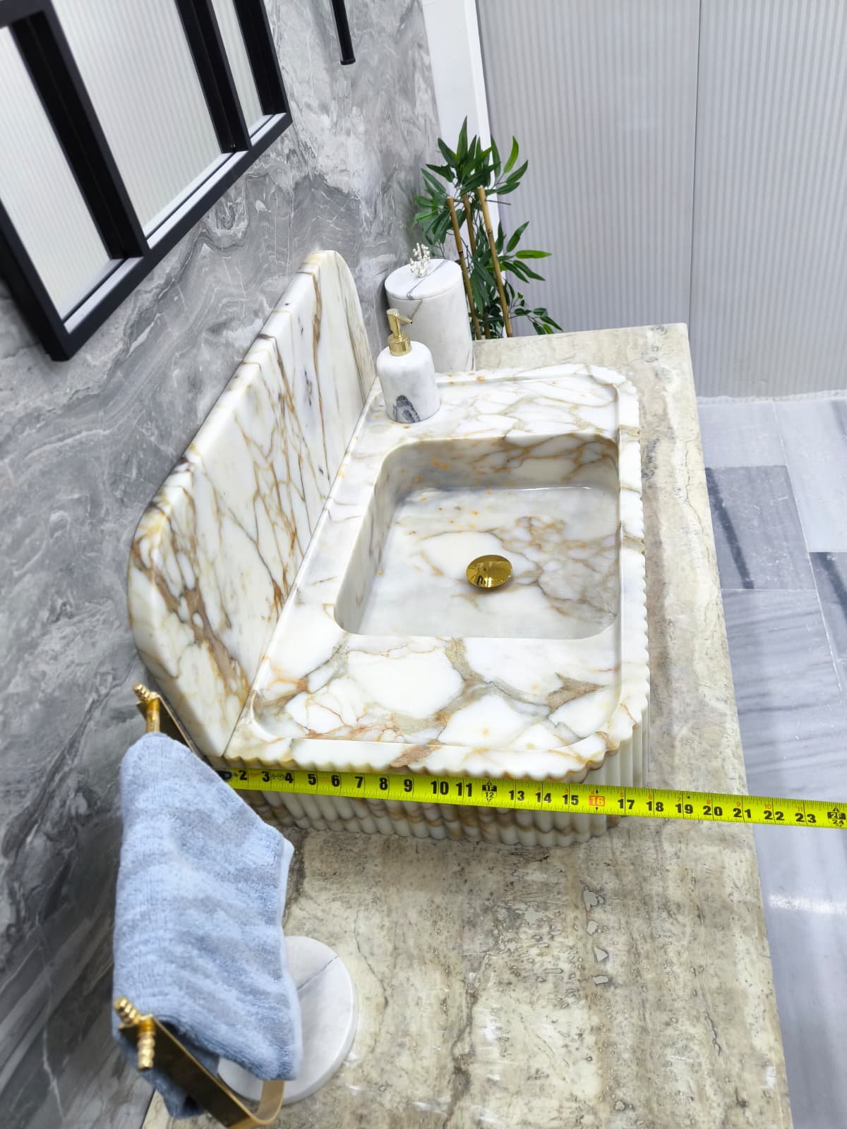 El Yapımı Gold Mermer Lavabo – Arkalıklı Lüks Banyo Lavabosu 18" x 30" x 6" - Görsel 4