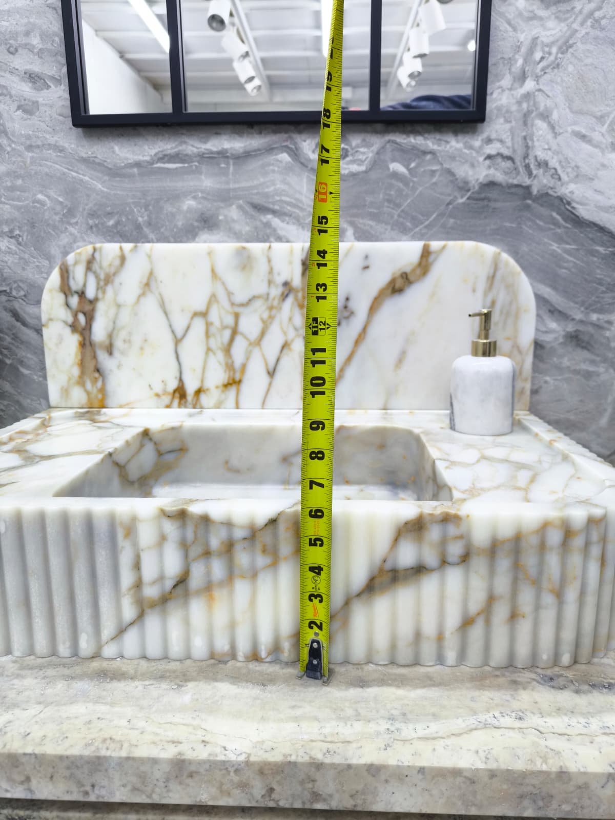 El Yapımı Gold Mermer Lavabo – Arkalıklı Lüks Banyo Lavabosu 18" x 30" x 6" - Görsel 5