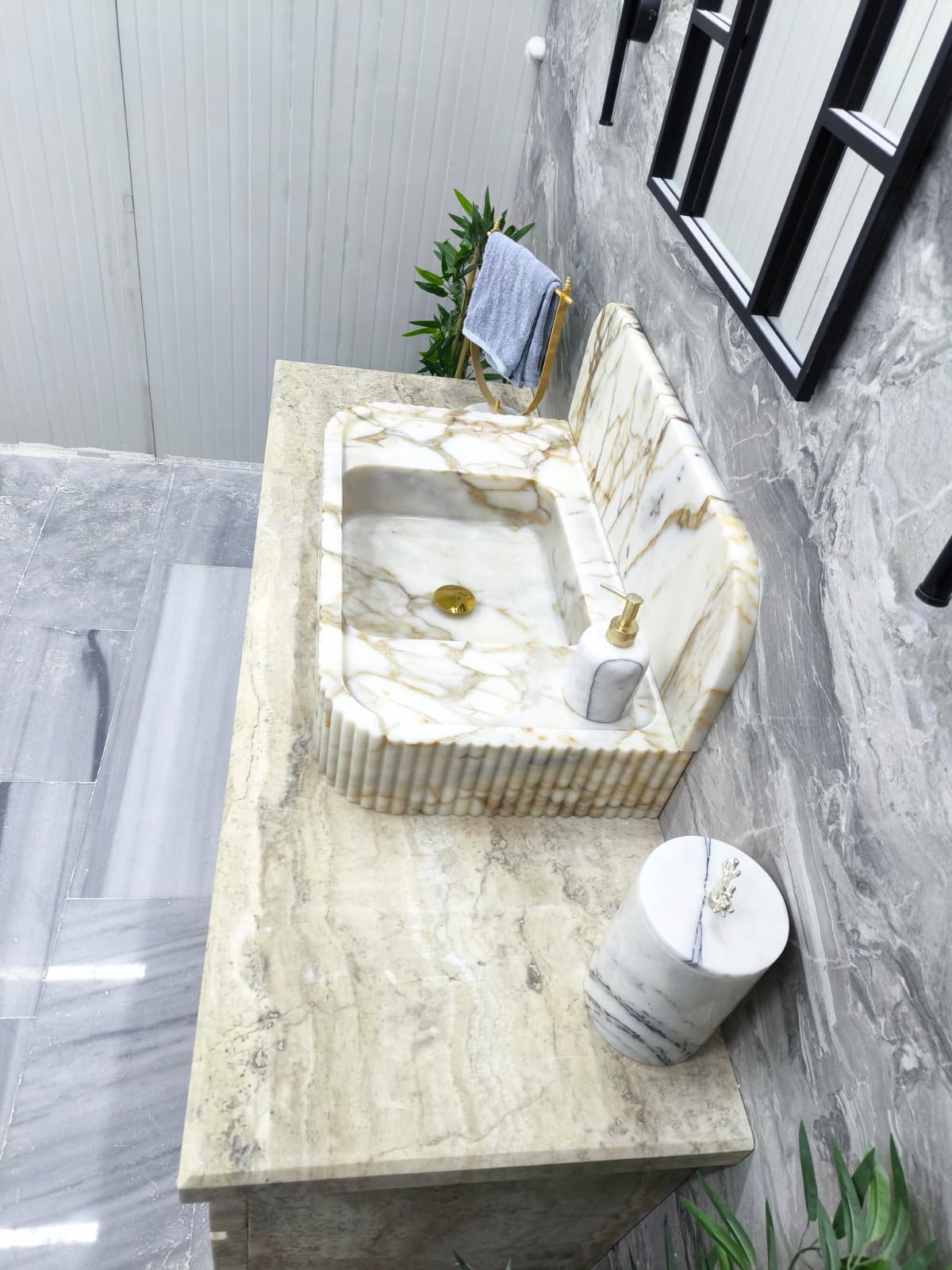 El Yapımı Gold Mermer Lavabo – Arkalıklı Lüks Banyo Lavabosu 18" x 30" x 6" - Görsel 6